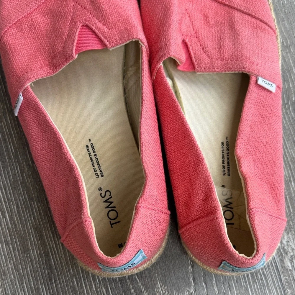 Toms chic coral
